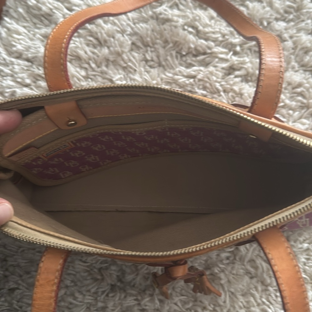 Dooney and Bourke pink satchel - Picture 5 of 7